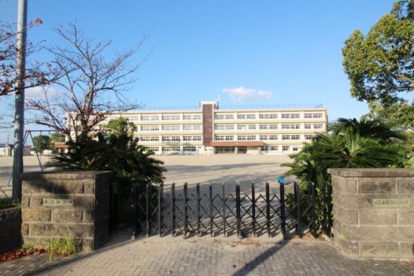 大在小学校