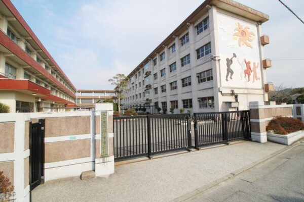 坂ノ市中学校
